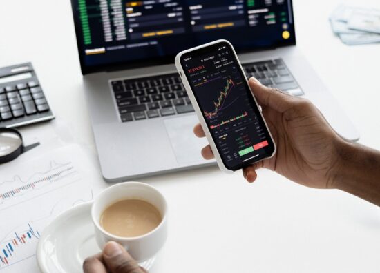 Ketahui Apa Itu Trading Saham, Keuntungan, Dan Tips Memulainya